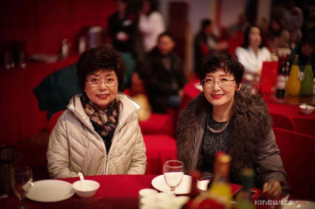 拥有优雅，是女人最温柔的力量。