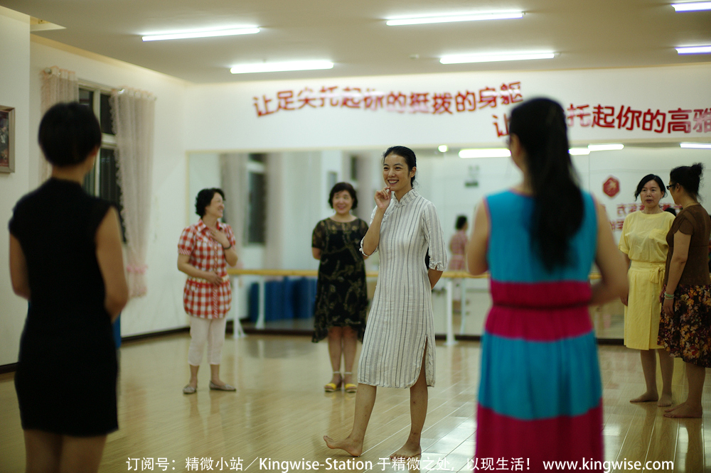 精微小站与中国旗袍协会湖北企业家分会的形体培训第一期正式开始