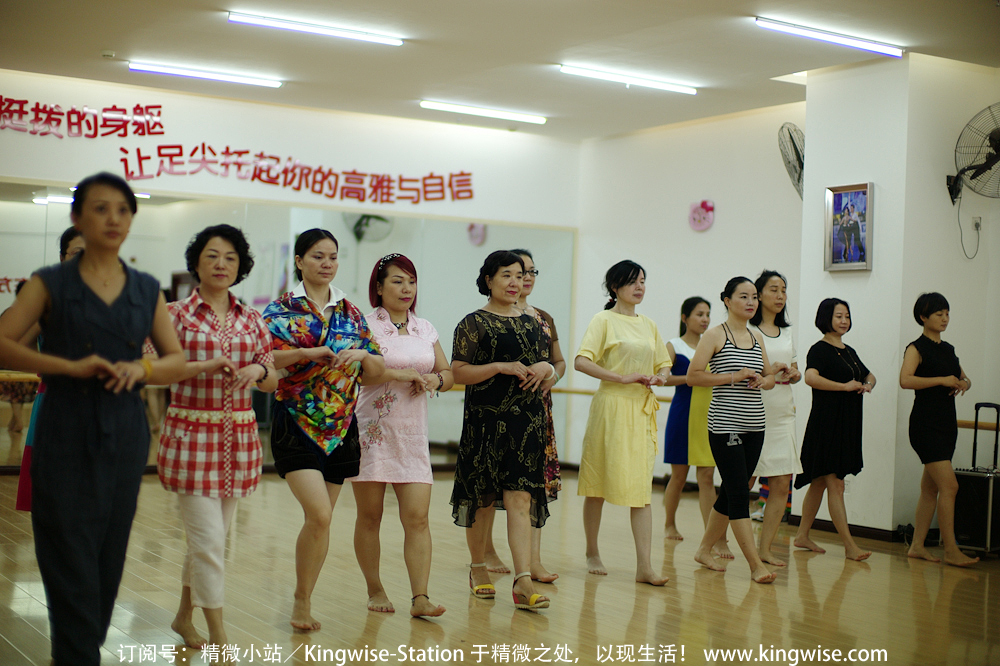 精微小站与中国旗袍协会湖北企业家分会的形体培训第一期正式开始