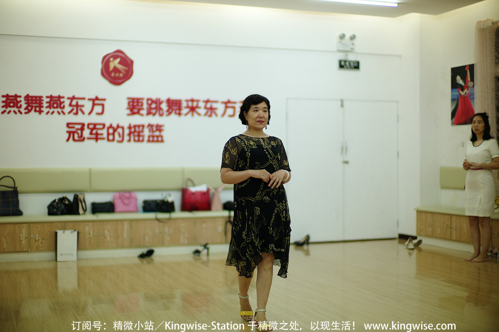 精微小站与中国旗袍协会湖北企业家分会的形体培训第一期正式开始