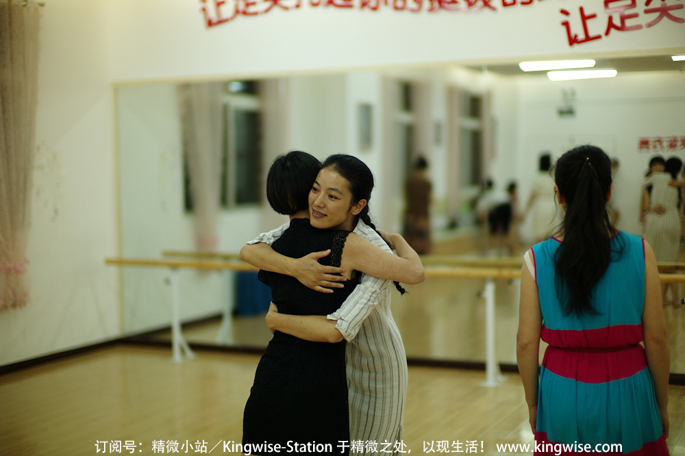 精微小站与中国旗袍协会湖北企业家分会的形体培训第一期正式开始