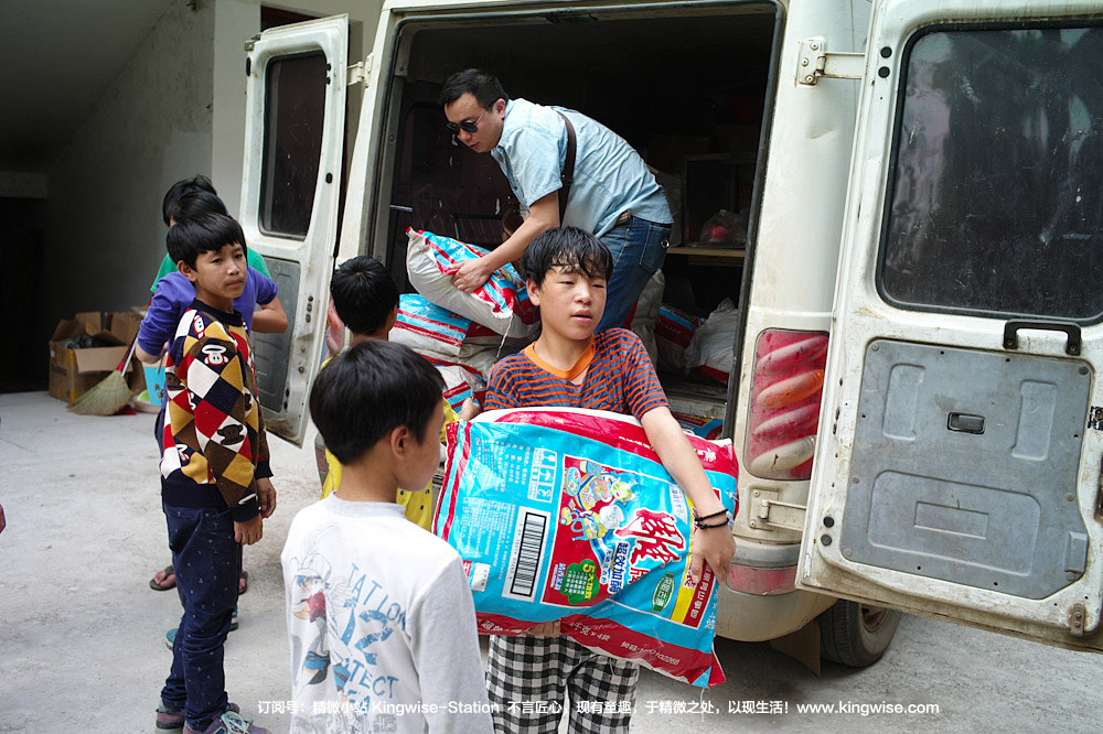 彝族孩子们的“阿杰鲁”,唱给大人们听。