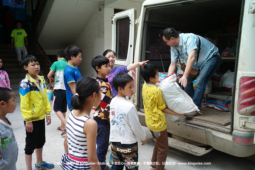 彝族孩子们的“阿杰鲁”,唱给大人们听。