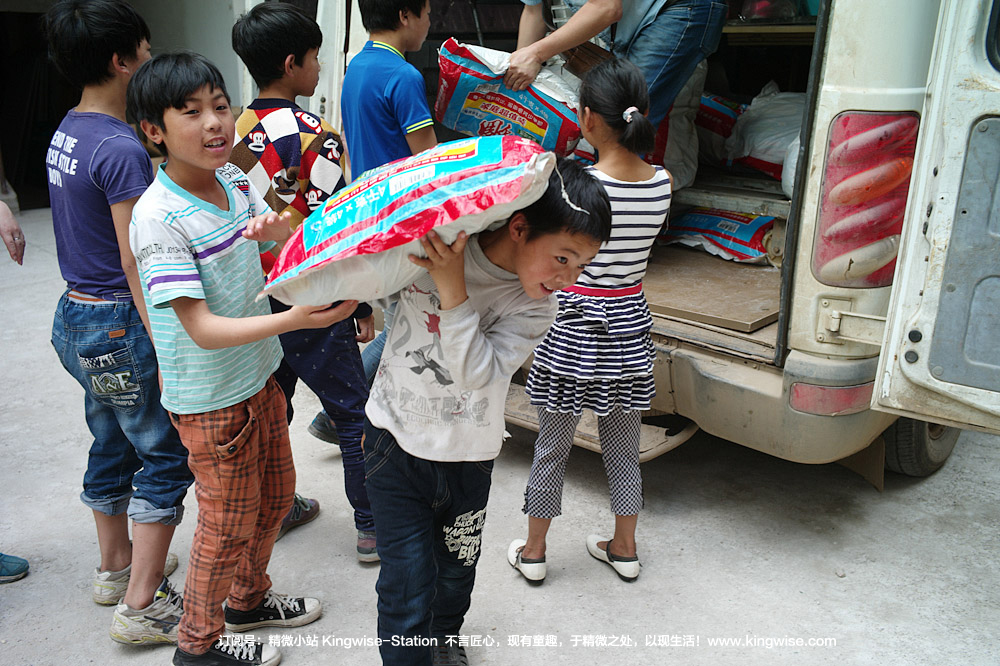 彝族孩子们的“阿杰鲁”,唱给大人们听。