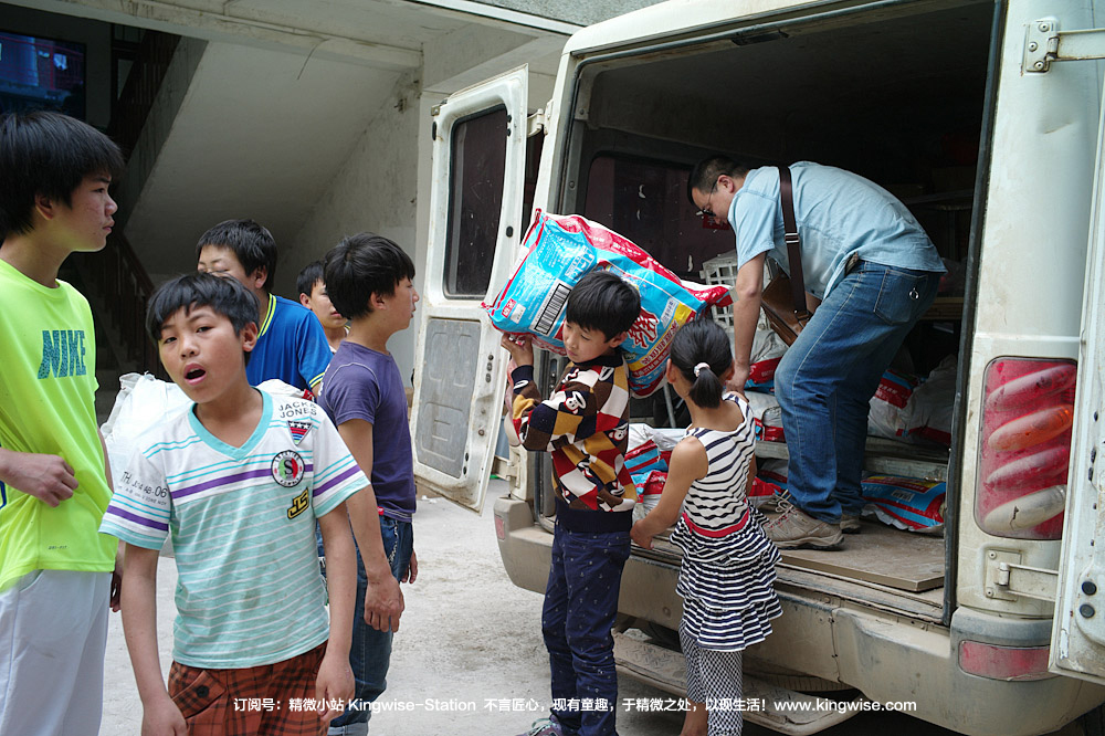 彝族孩子们的“阿杰鲁”,唱给大人们听。