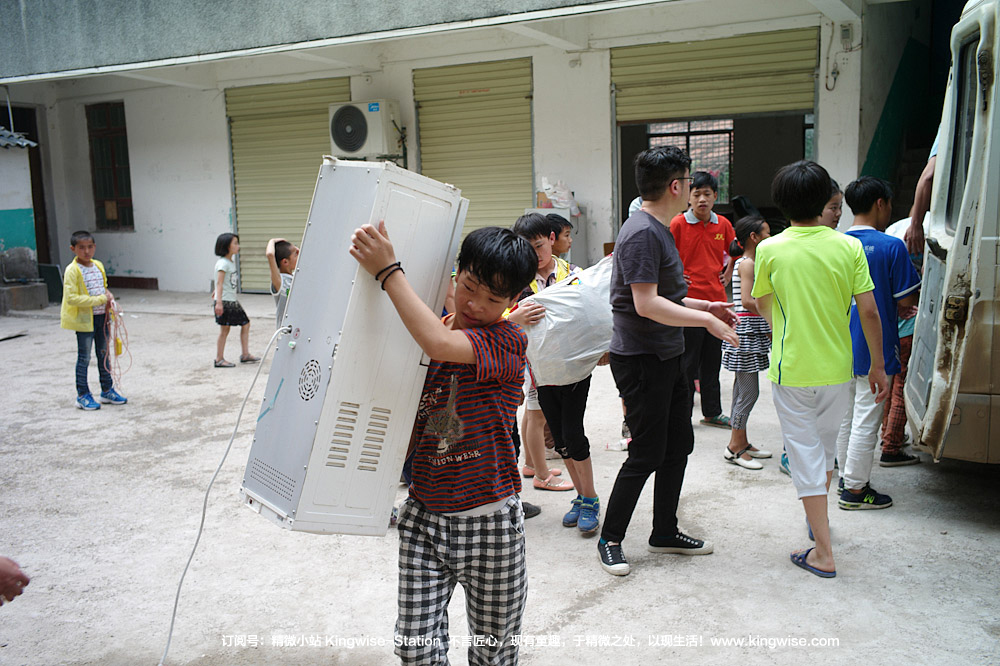 彝族孩子们的“阿杰鲁”,唱给大人们听。