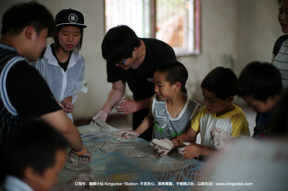 彝族孩子们的“阿杰鲁”,唱给大人们听。