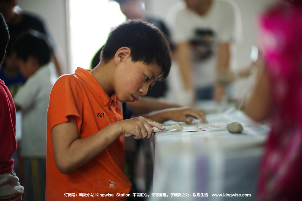 彝族孩子们的“阿杰鲁”,唱给大人们听。