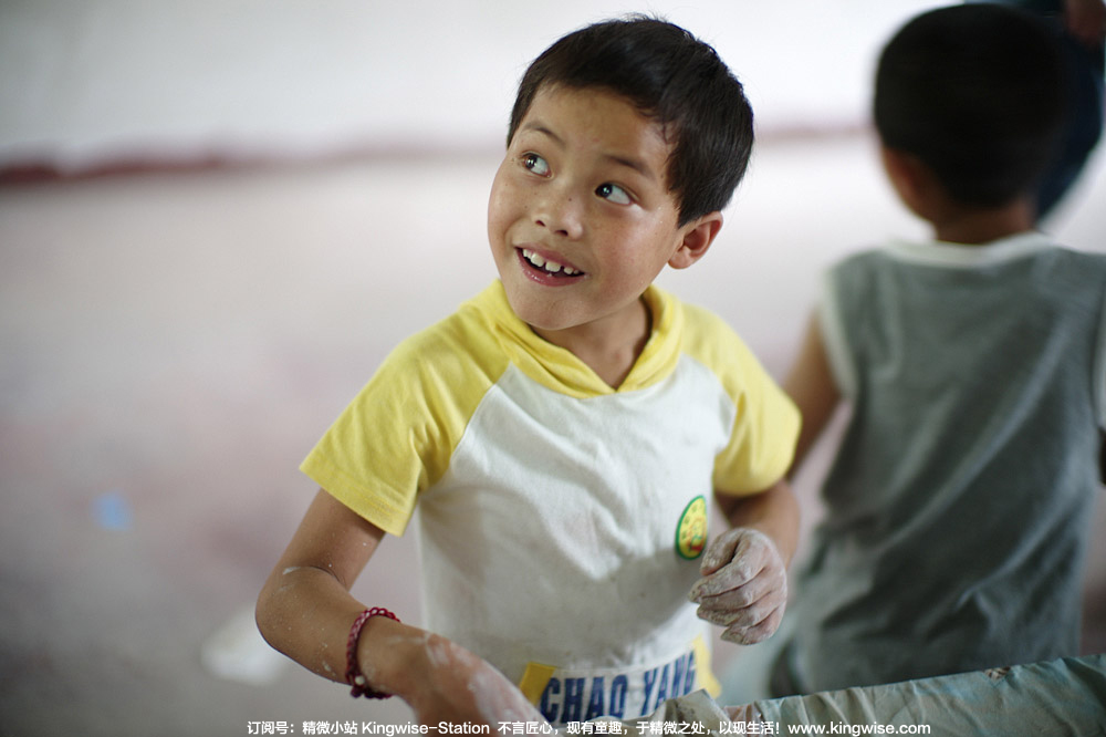 彝族孩子们的“阿杰鲁”,唱给大人们听。