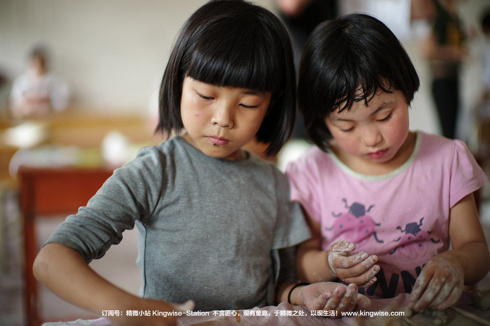 彝族孩子们的“阿杰鲁”,唱给大人们听。