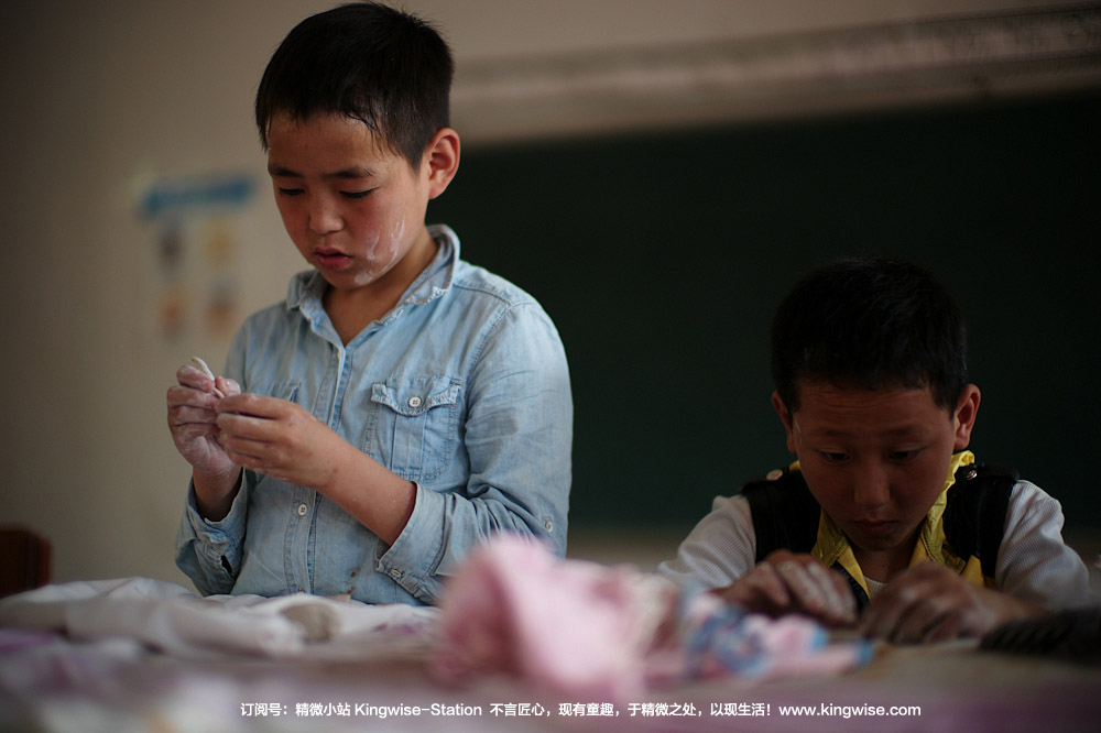 彝族孩子们的“阿杰鲁”,唱给大人们听。