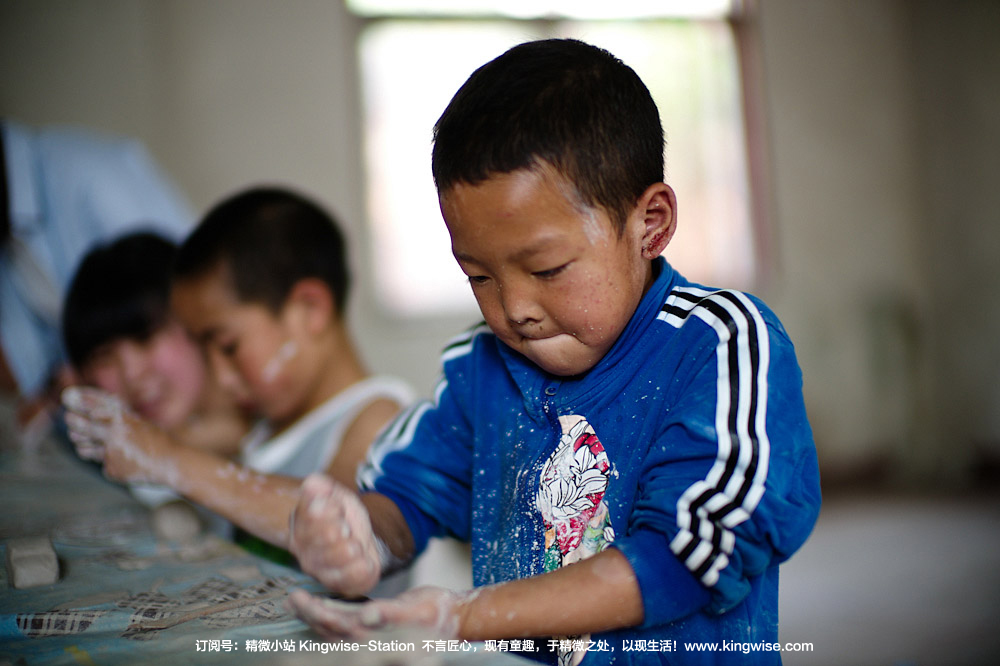 彝族孩子们的“阿杰鲁”,唱给大人们听。