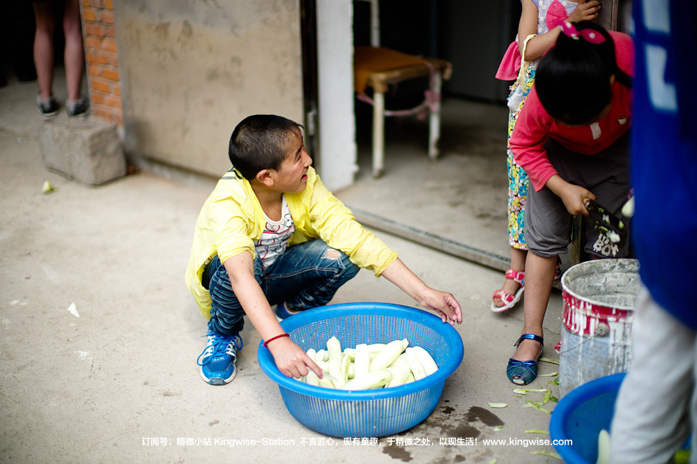 彝族孩子们的“阿杰鲁”,唱给大人们听。