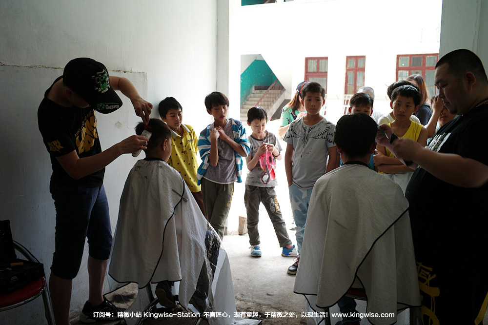 彝族孩子们的“阿杰鲁”,唱给大人们听。