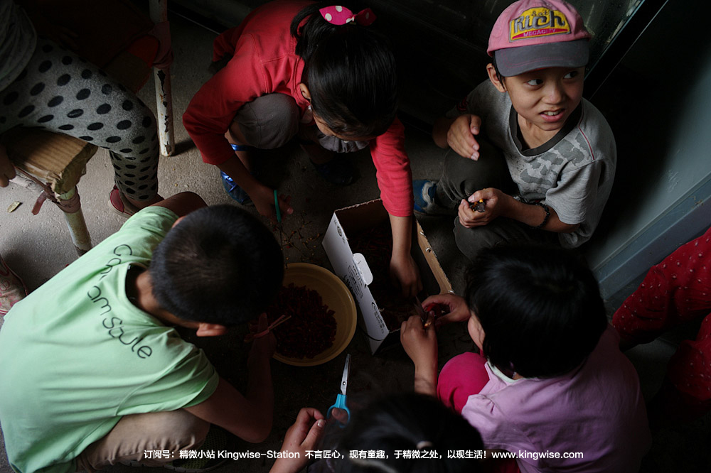 彝族孩子们的“阿杰鲁”,唱给大人们听。