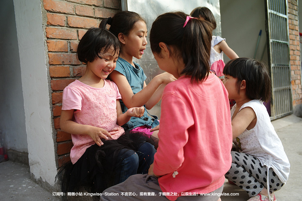 彝族孩子们的“阿杰鲁”,唱给大人们听。