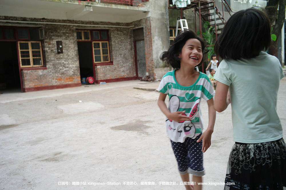 彝族孩子们的“阿杰鲁”,唱给大人们听。