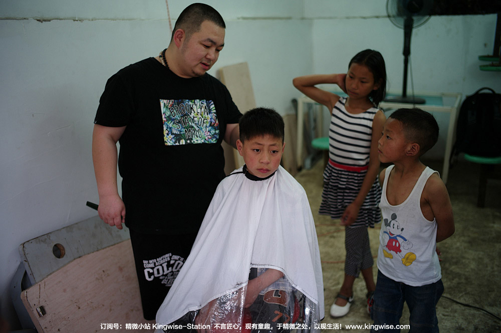 彝族孩子们的“阿杰鲁”,唱给大人们听。