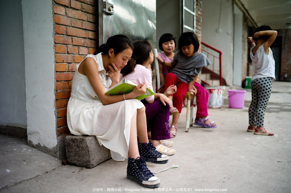 彝族孩子们的“阿杰鲁”,唱给大人们听。