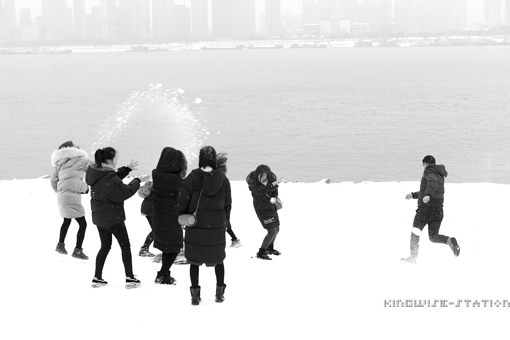 一夜雪，“从”前慢。