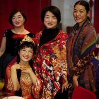 拥有优雅，是女人最温柔的力量。