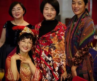 拥有优雅,是女人最温柔的力量。