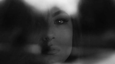 你的脊椎有多老, 你就有多老。