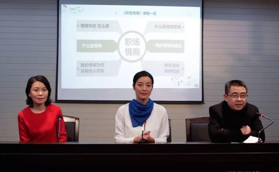 提升窗口服务 规范文明礼仪