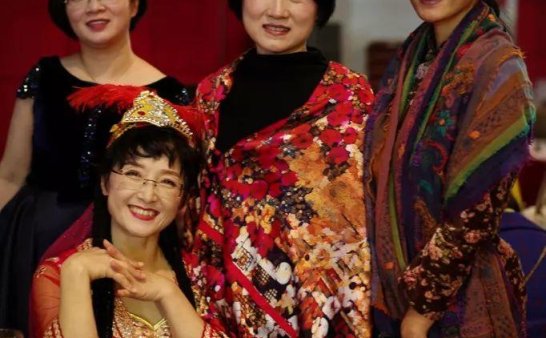 拥有优雅,是女人最温柔的力量。