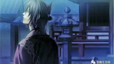 那些隔过黑暗的花与水