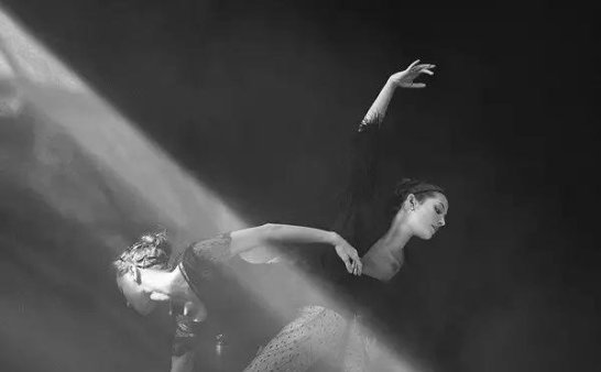 用一生Diss修图的摄影师,让潮流重回不修片的时代丨Peter Lindbergh