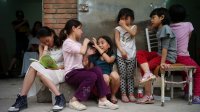 彝族孩子们的“阿杰鲁”,唱给大人们听。