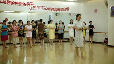 中国旗袍协会湖北省企业家分会形体训练