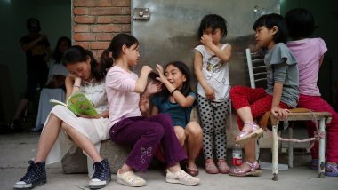 彝族孩子们的“阿杰鲁”,唱给大人们听。