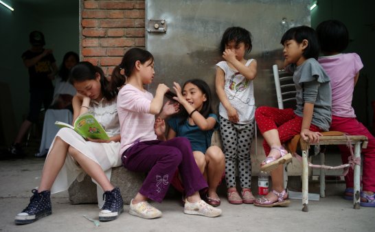 彝族孩子们的“阿杰鲁”，唱给大人们听。